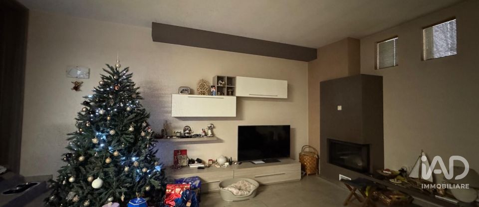 Farm 5 rooms of 210 m² in Mirandola (41037)