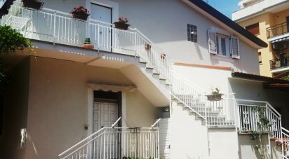 Townhouse 12 rooms of 250 m² in Scalea (87029)