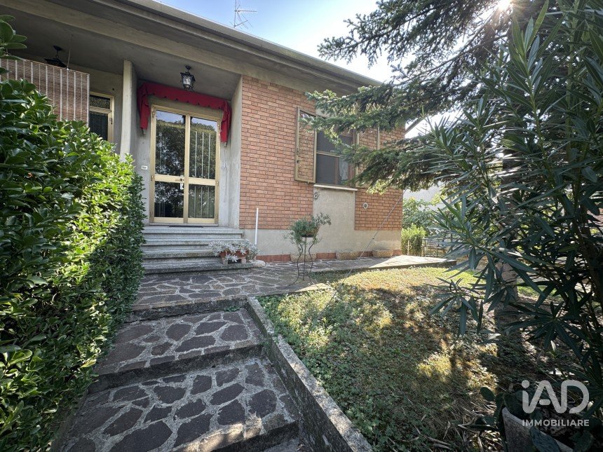 House 5 rooms of 108 m² in Concordia sulla Secchia (41033)