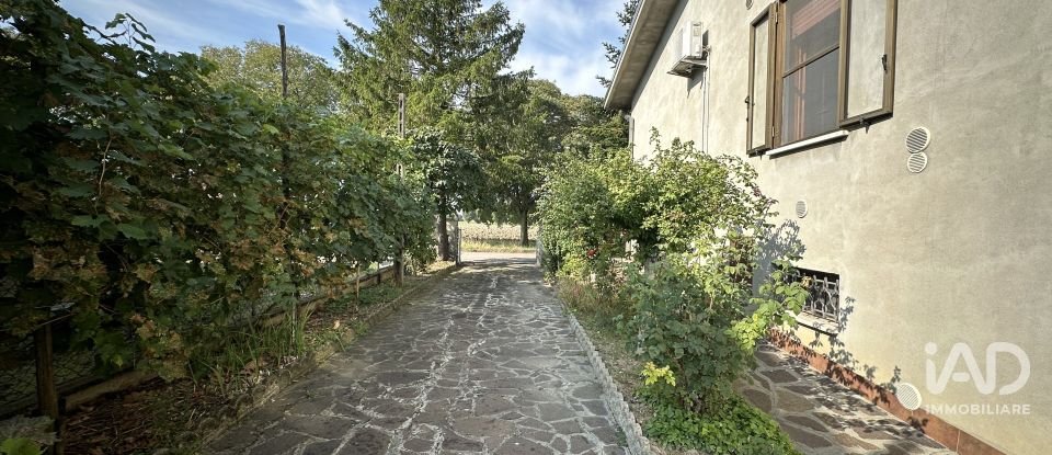 House 5 rooms of 108 m² in Concordia sulla Secchia (41033)