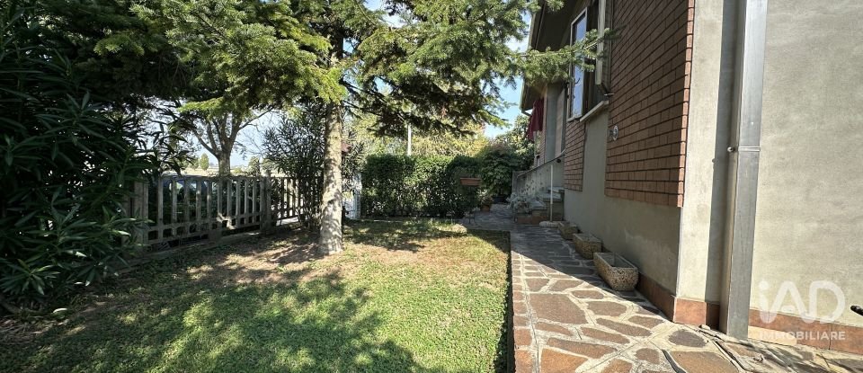 House 5 rooms of 108 m² in Concordia sulla Secchia (41033)