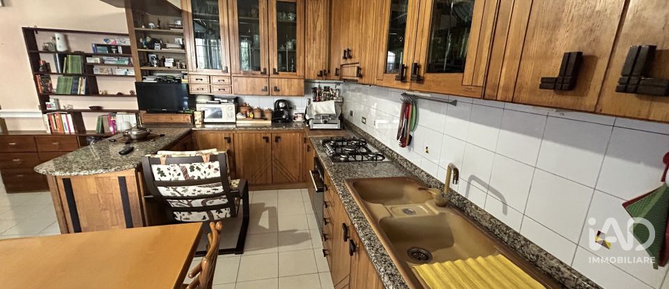 Four-room apartment of 110 m² in Nova Milanese (20834)