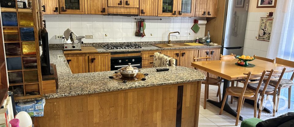 Four-room apartment of 110 m² in Nova Milanese (20834)