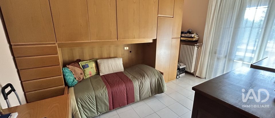 Four-room apartment of 110 m² in Nova Milanese (20834)