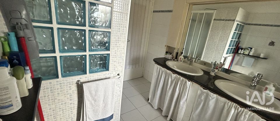 Four-room apartment of 110 m² in Nova Milanese (20834)