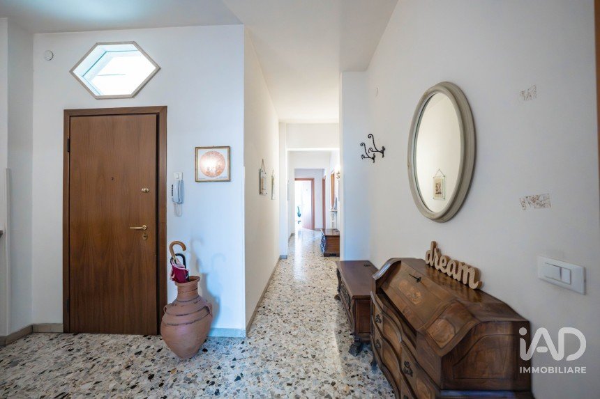 Apartment 8 rooms of 126 m² in Verona (37131)