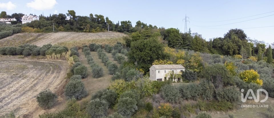 Casa indipendente / Villa 4 locali di 250 m² in Osimo (60027)