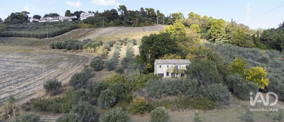 Casa indipendente / Villa 4 locali di 250 m² in Osimo (60027)