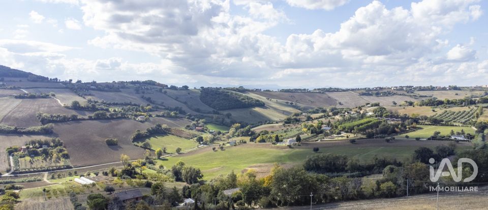 Casa indipendente / Villa 4 locali di 250 m² in Osimo (60027)