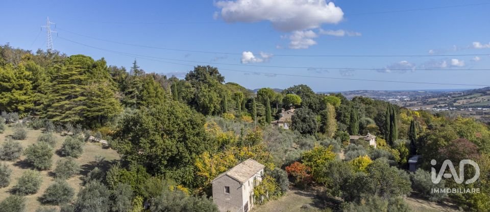 Casa indipendente / Villa 4 locali di 250 m² in Osimo (60027)