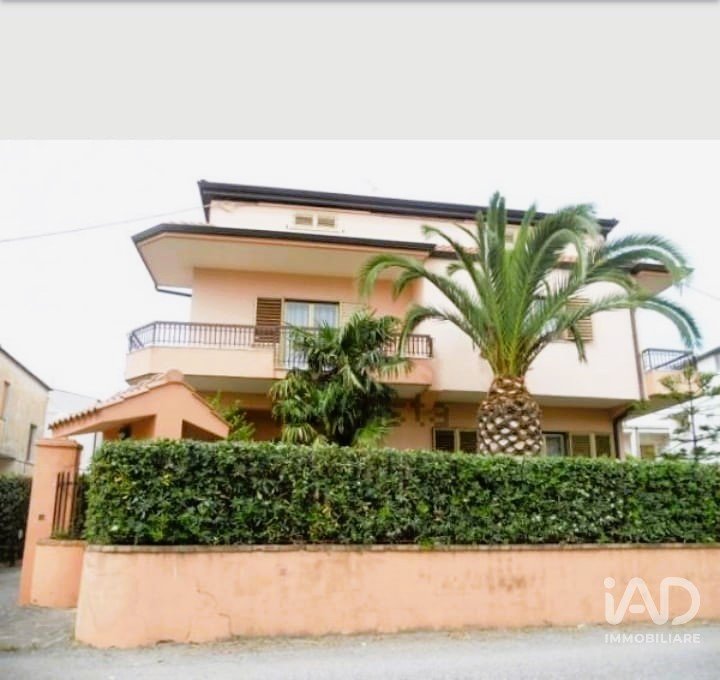 Townhouse 6 rooms of 180 m² in Lamezia Terme (88046)