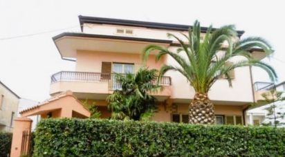 Casa indipendente 6 locali di 180 m² in Lamezia Terme (88046)