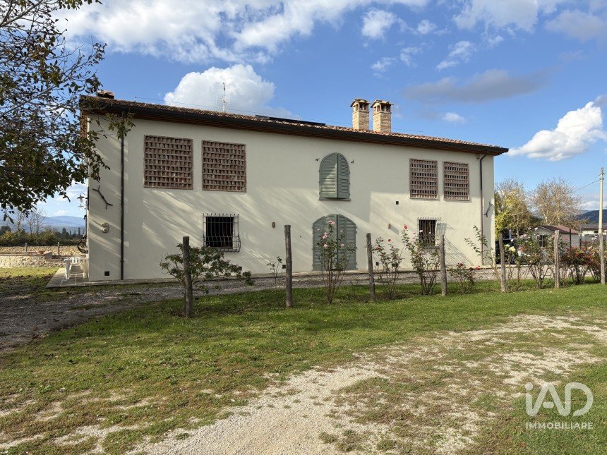 Casale 6 locali di 240 m² in Sansepolcro (52037)
