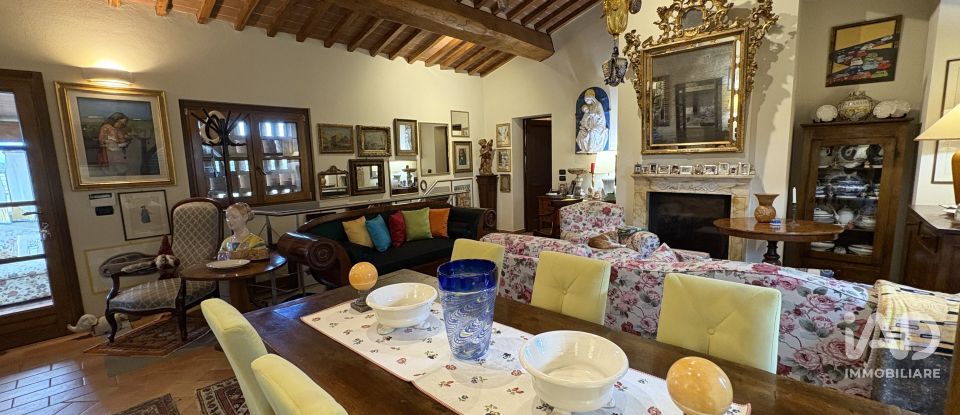 Casale 6 locali di 240 m² in Sansepolcro (52037)