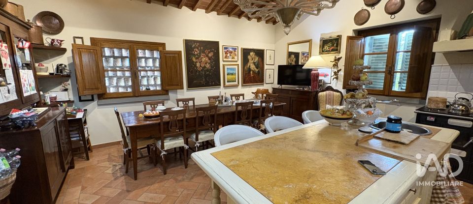 Casale 6 locali di 240 m² in Sansepolcro (52037)