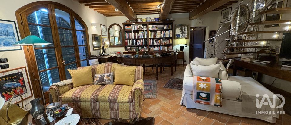 Casale 6 locali di 240 m² in Sansepolcro (52037)