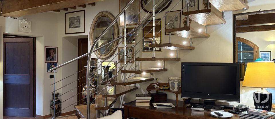 Casale 6 locali di 240 m² in Sansepolcro (52037)