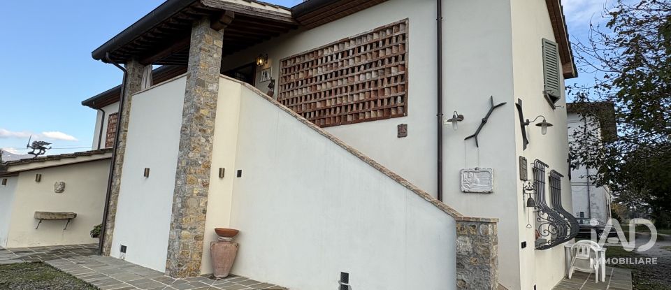 Casale 6 locali di 240 m² in Sansepolcro (52037)