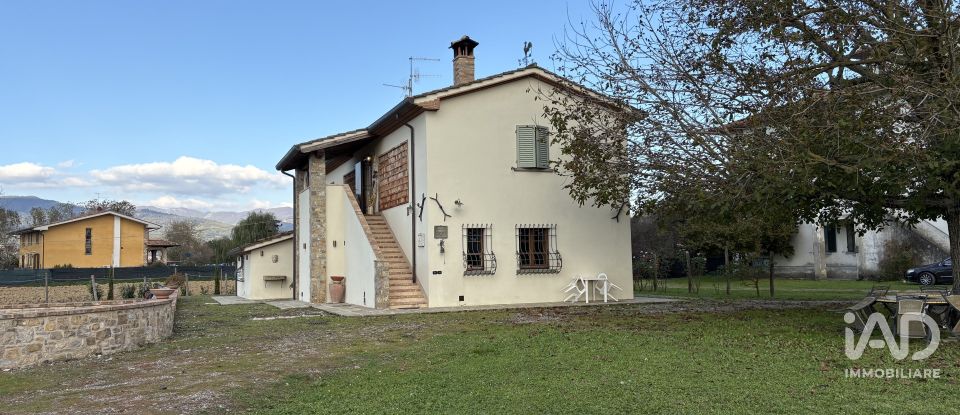 Casale 6 locali di 240 m² in Sansepolcro (52037)