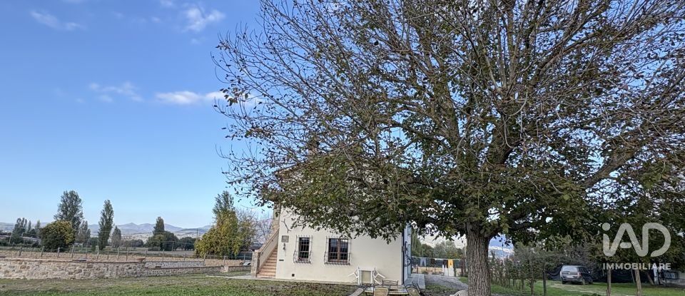 Casale 6 locali di 240 m² in Sansepolcro (52037)