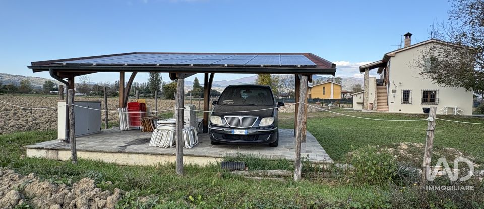 Casale 6 locali di 240 m² in Sansepolcro (52037)