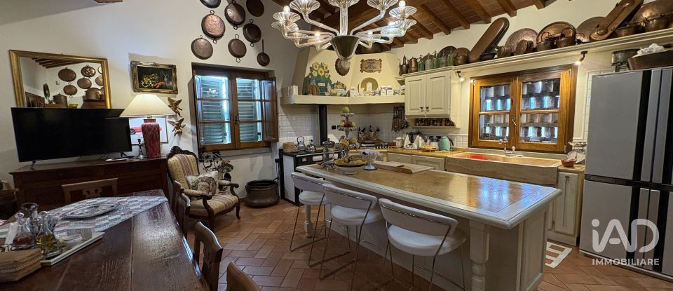 Casale 6 locali di 240 m² in Sansepolcro (52037)