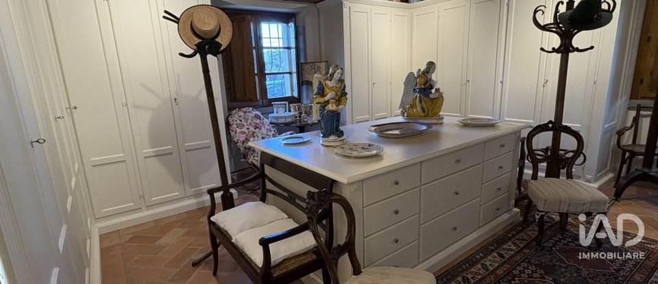 Casale 6 locali di 240 m² in Sansepolcro (52037)