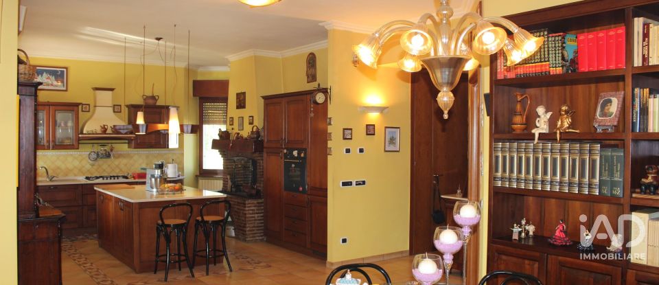 Appartamento 5 locali di 207 m² a Appignano (62010)