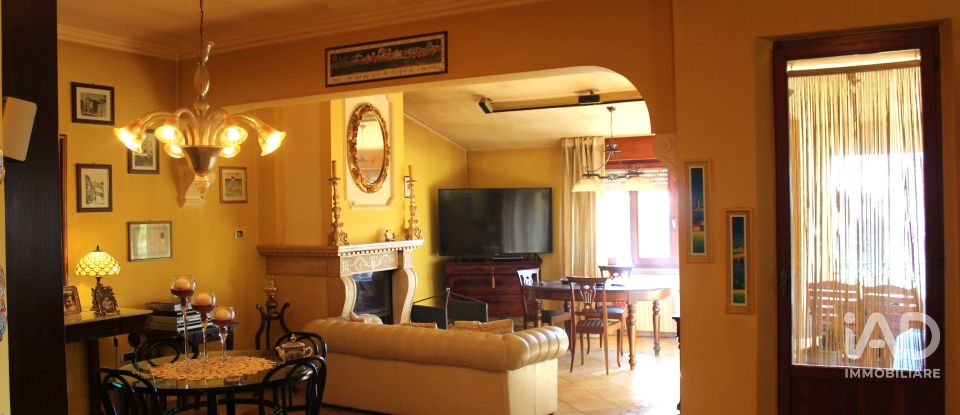 Appartamento 5 locali di 207 m² a Appignano (62010)