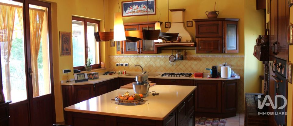 Appartamento 5 locali di 207 m² a Appignano (62010)