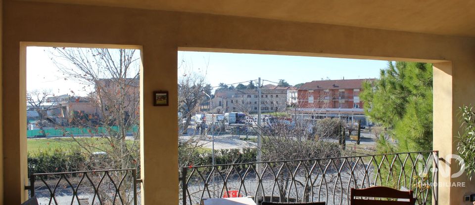 Appartamento 5 locali di 207 m² a Appignano (62010)