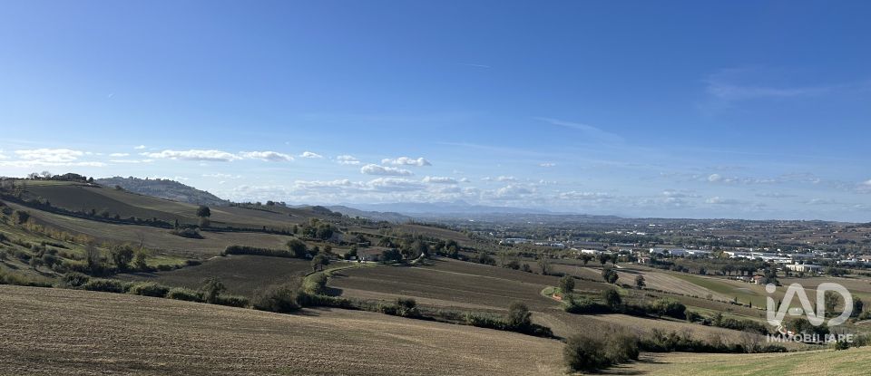 Terreno di 2.170 m² in Potenza Picena (62018)
