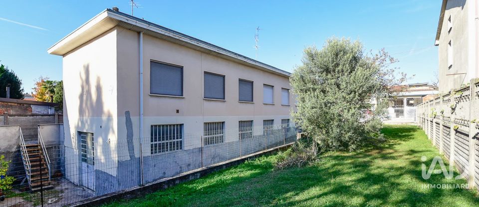 House 5 rooms of 320 m² in Meda (20821)