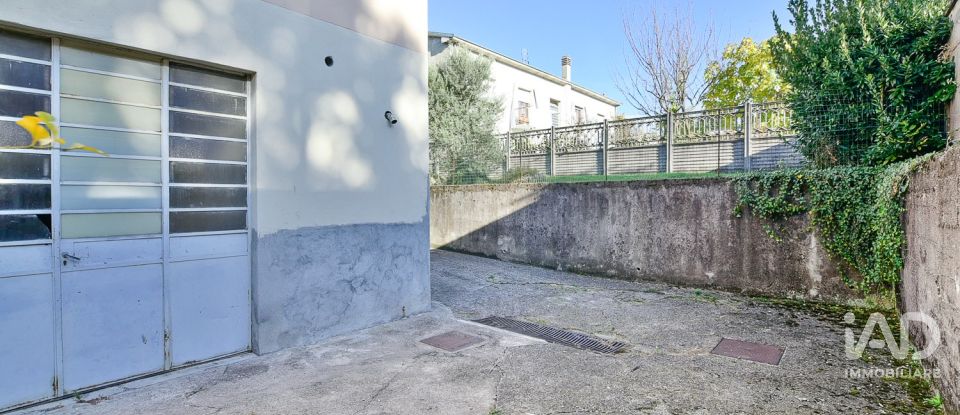 House 5 rooms of 320 m² in Meda (20821)