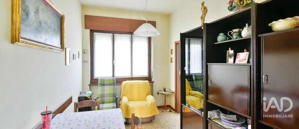 House 5 rooms of 320 m² in Meda (20821)