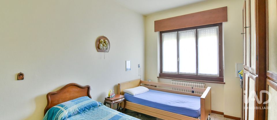 House 5 rooms of 320 m² in Meda (20821)