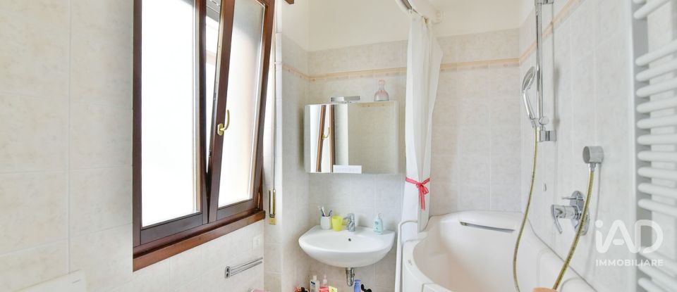 House 5 rooms of 320 m² in Meda (20821)