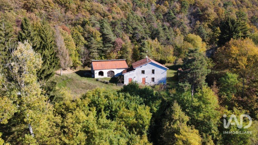 House 8 rooms of 215 m² in Giusvalla (17010)