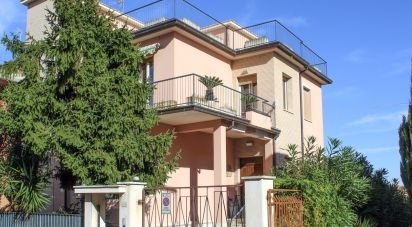 Casa indipendente 10 locali di 300 m² in Porto Sant'Elpidio (63821)