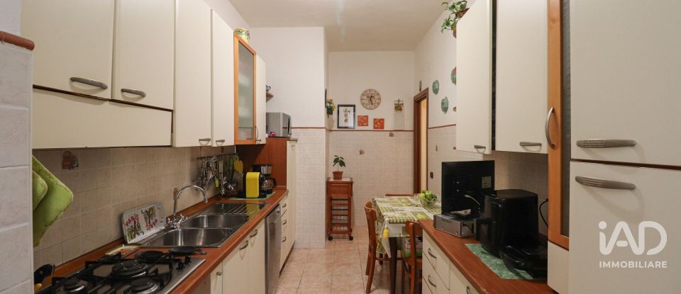 Four-room apartment of 114 m² in Roma (00179)