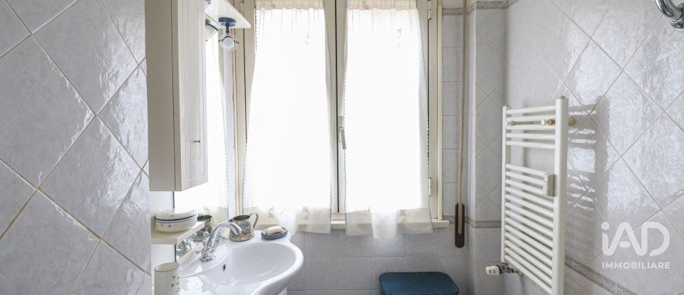 Four-room apartment of 114 m² in Roma (00179)