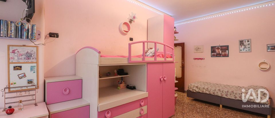 Four-room apartment of 114 m² in Roma (00179)