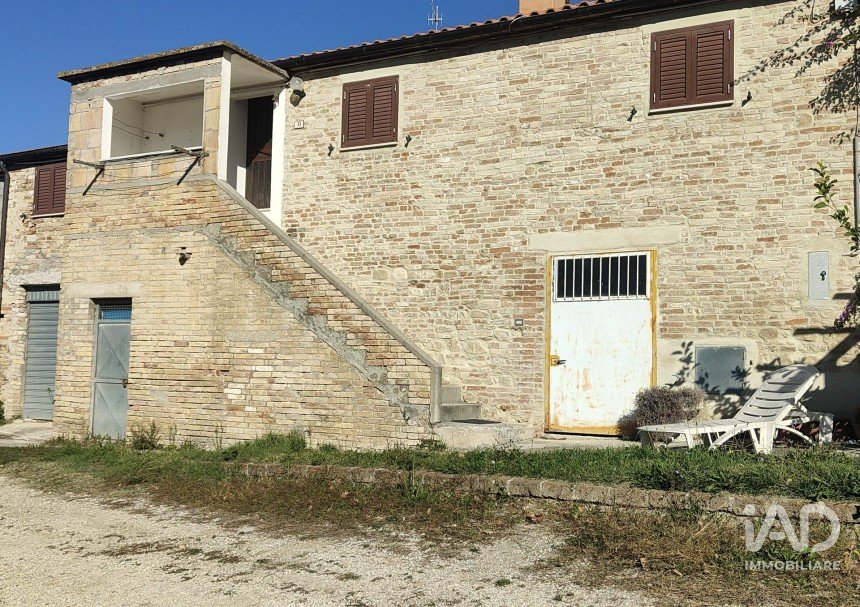 Casa indipendente / Villa 8 locali di 230 m² in Cossignano (63067)