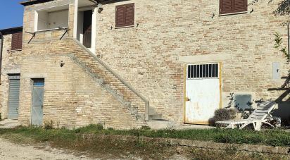 Casa indipendente / Villa 8 locali di 230 m² in Cossignano (63067)