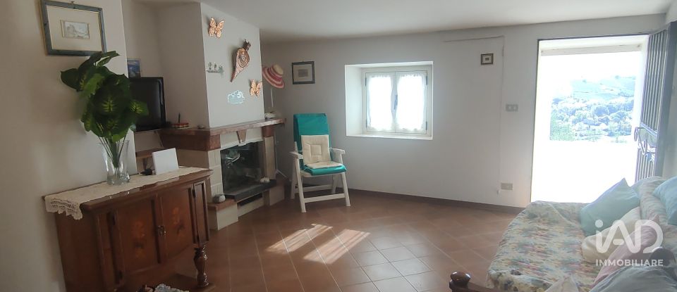 Casa indipendente / Villa 8 locali di 230 m² in Cossignano (63067)