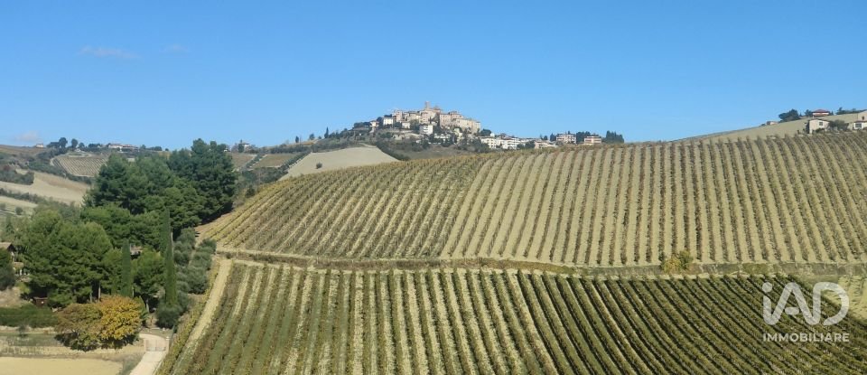 Casa indipendente / Villa 8 locali di 230 m² in Cossignano (63067)