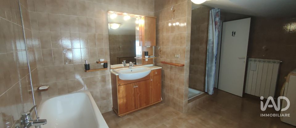 Casa indipendente / Villa 8 locali di 230 m² in Cossignano (63067)