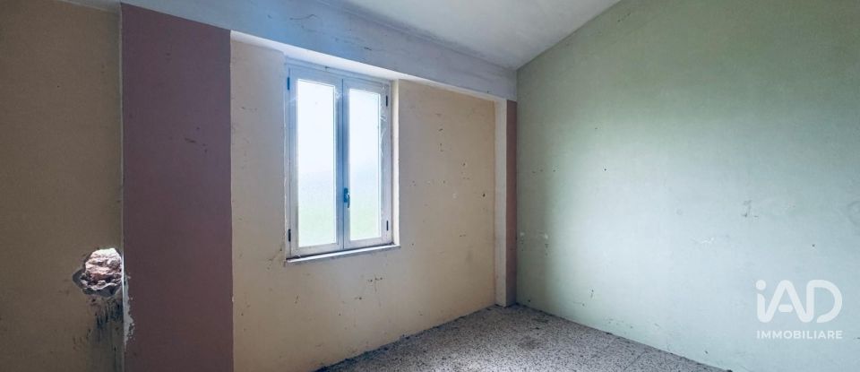 Rifugio 10 locali di 400 m² in Controguerra (64010)