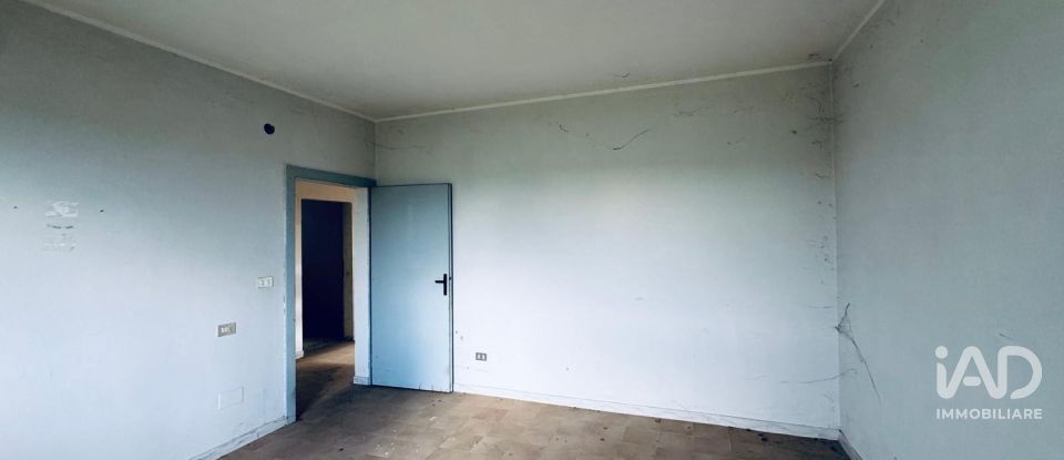 Rifugio 10 locali di 400 m² in Controguerra (64010)