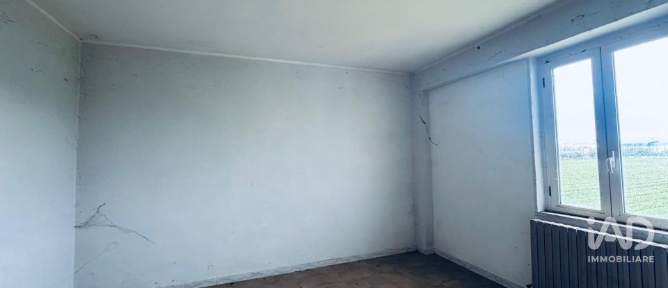 Rifugio 10 locali di 400 m² in Controguerra (64010)